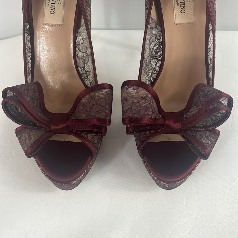 Valentino Couture Bow Lace Platform Pump - Picture 7 of 17